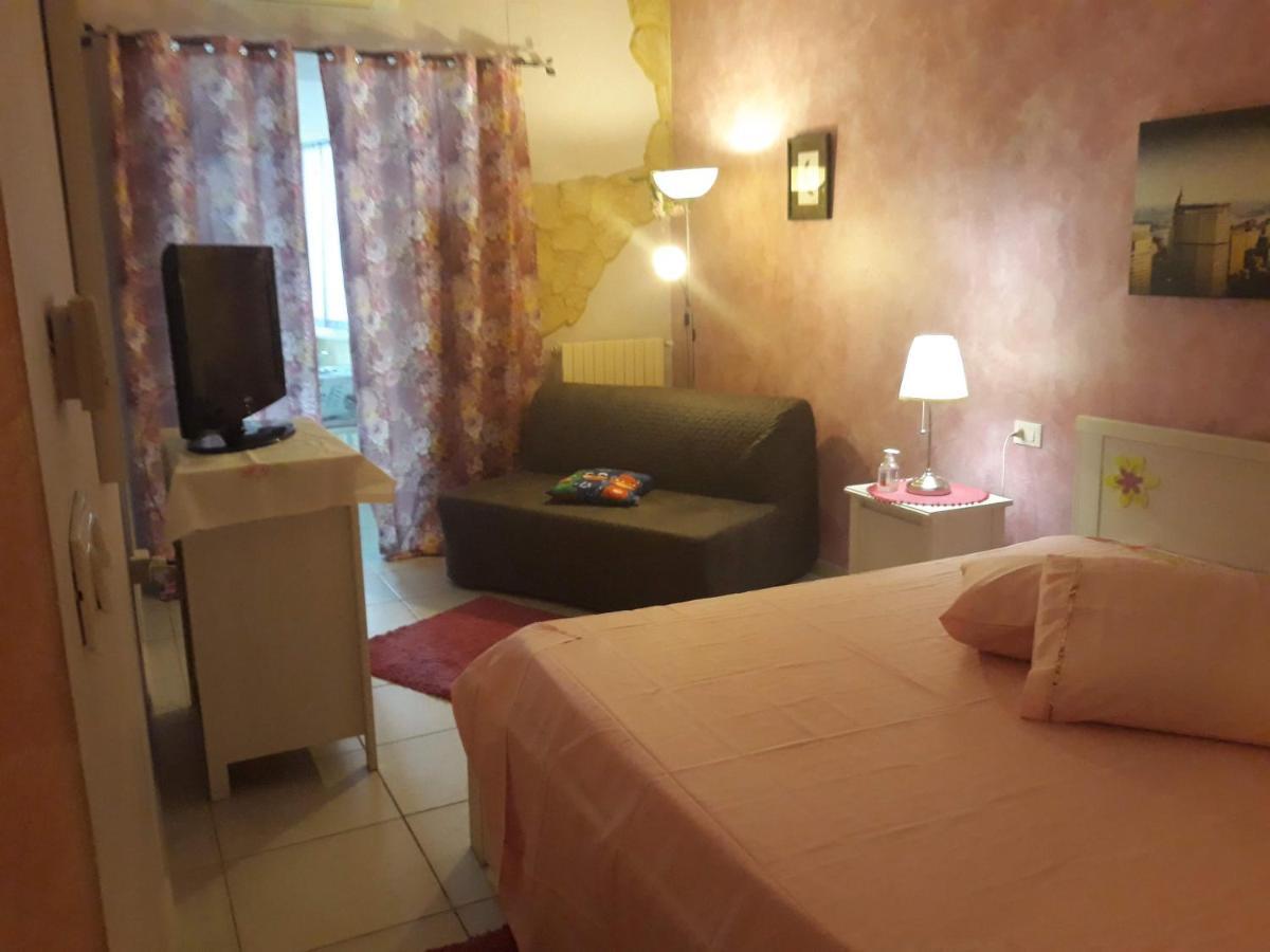 Suites Rome Пескара Екстер'єр фото